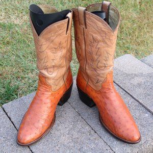 Caboots full quill ostrich men's cowboy boots in 10 E. Tan in color.